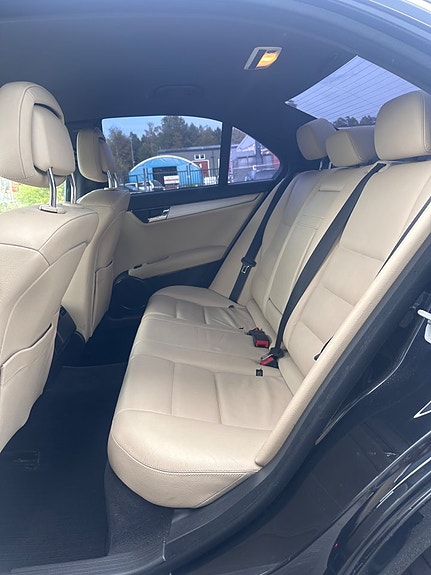 Mercedes-Benz C220 10 of 19
