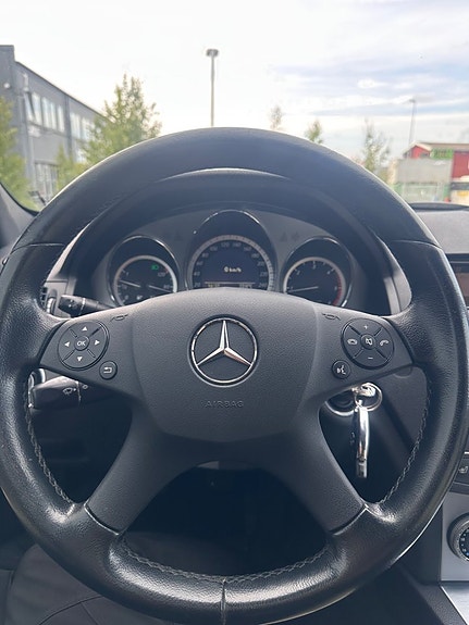 Mercedes-Benz C220 13 of 19