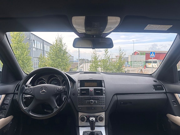 Mercedes-Benz C220 12 of 19