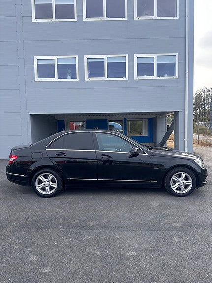 Mercedes-Benz C220 8 of 19