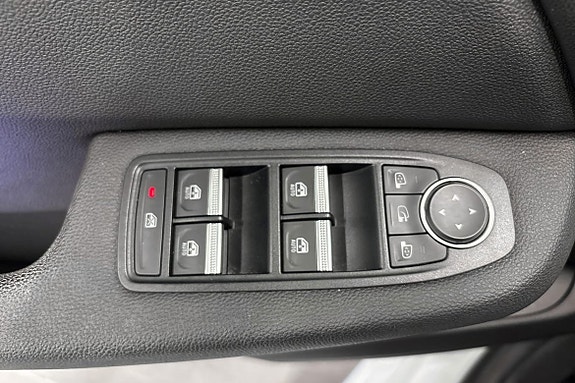 Renault Clio 18 of 21