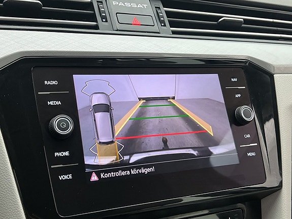 Volkswagen Passat 18 of 27