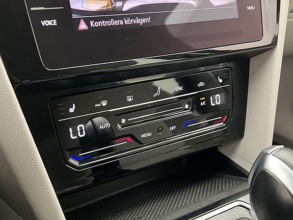 Volkswagen Passat 21 of 27
