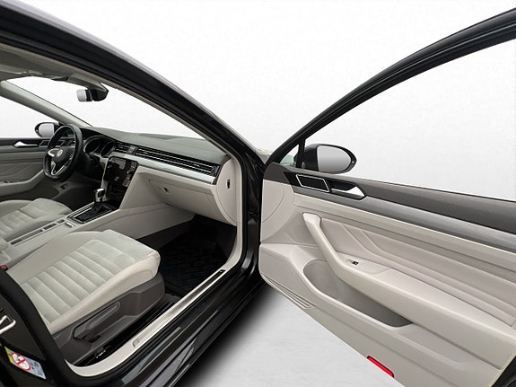 Volkswagen Passat 12 of 27