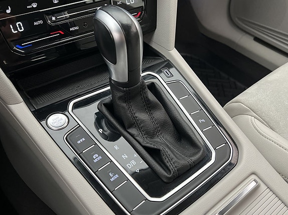 Volkswagen Passat 22 of 27