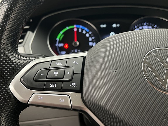 Volkswagen Passat 16 of 27