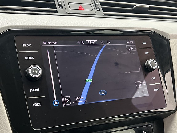 Volkswagen Passat 19 of 27