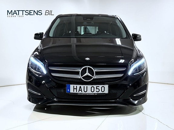 Mercedes-Benz B180 2 of 21