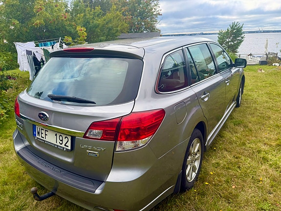 Subaru Legacy 4 of 10