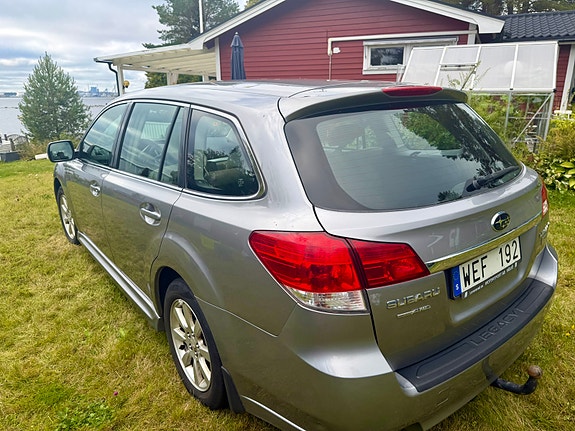 Subaru Legacy 5 of 10