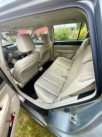 Subaru Legacy 7 of 10