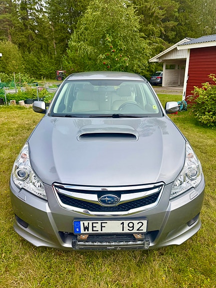 Subaru Legacy 2 of 10