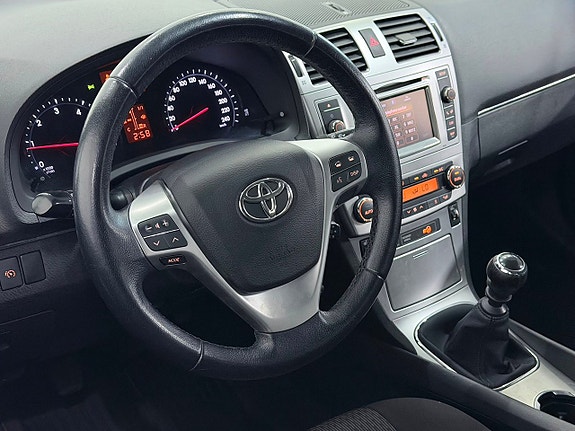Toyota Avensis 2 of 26