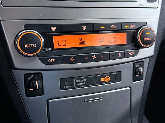 Toyota Avensis 22 of 26