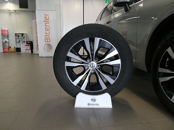 Volvo XC60 2 of 24
