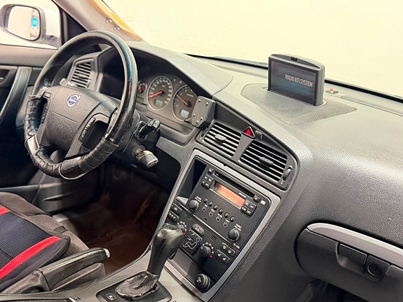 Volvo V70 2 of 18