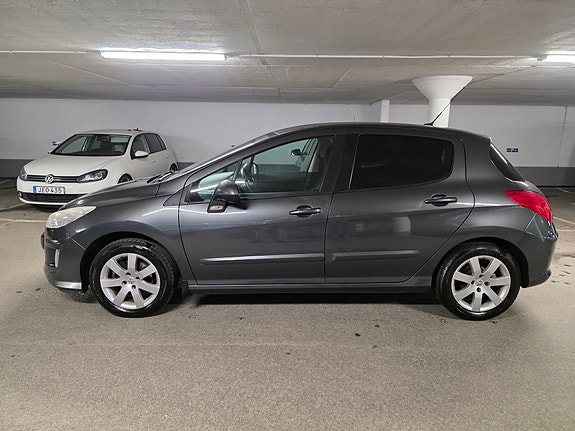 Peugeot 308 4 of 9