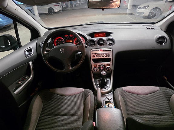 Peugeot 308 8 of 9