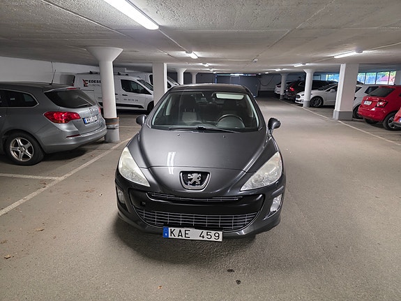 Peugeot 308 2 of 9