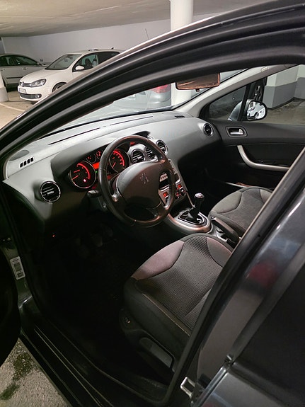 Peugeot 308 6 of 9