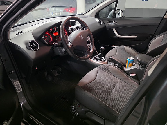 Peugeot 308 7 of 9
