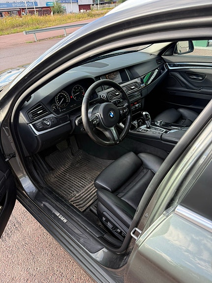 BMW 530d 3 of 4