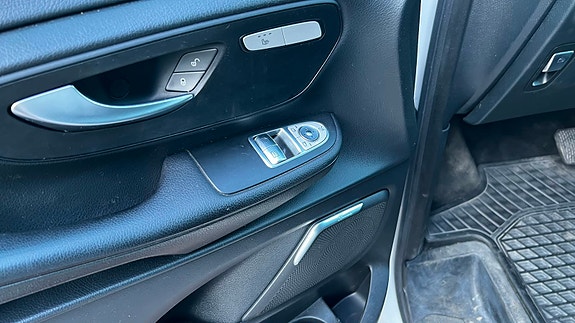 Mercedes-Benz V250 d 15 of 19