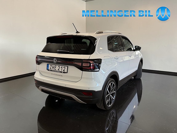 Volkswagen T-Cross 3 of 17