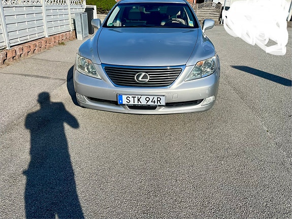 Lexus LS460 14 of 15
