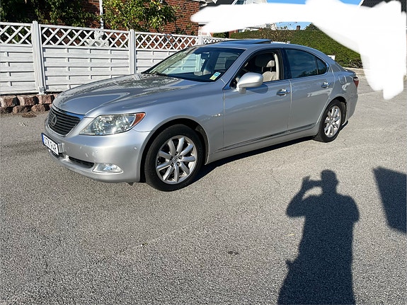 Lexus LS460 2 of 15