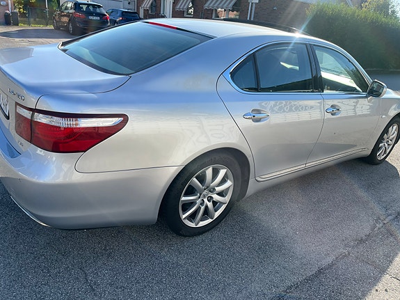 Lexus LS460 3 of 15