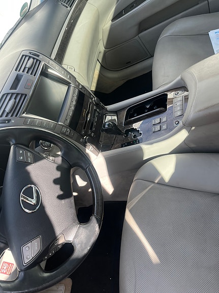 Lexus LS460 7 of 15