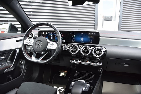 Mercedes-Benz CLA250 e 14 of 21