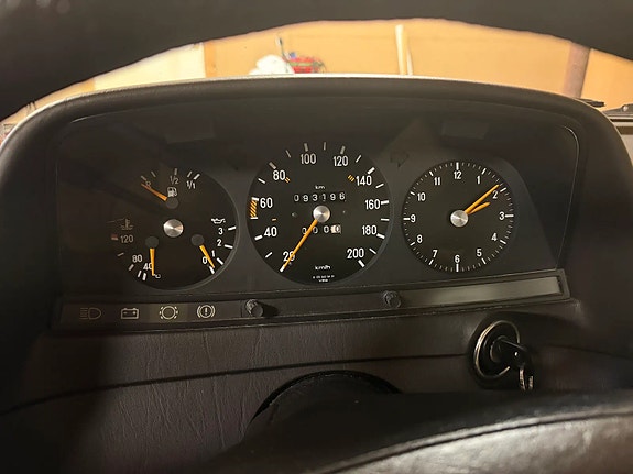 Mercedes-Benz 200 5 of 12