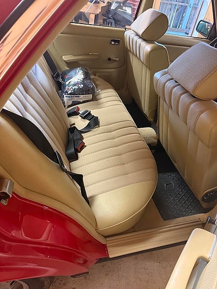 Mercedes-Benz 200 11 of 12