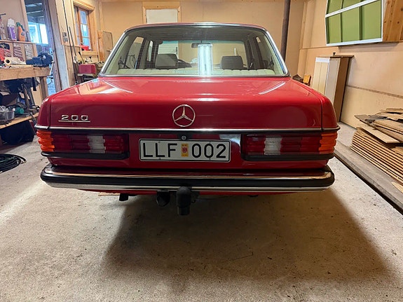 Mercedes-Benz 200 3 of 12