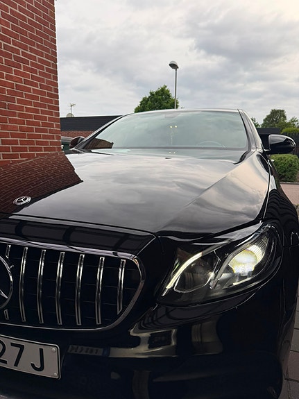 Mercedes-Benz E200 d 3 of 26