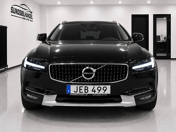 Volvo V90 Cross Country 2 of 20