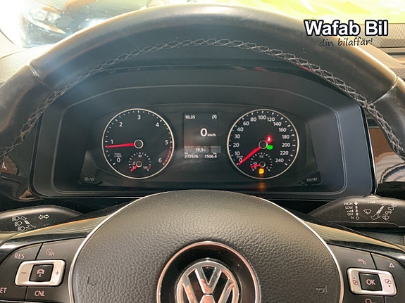 Volkswagen Multivan 10 of 25