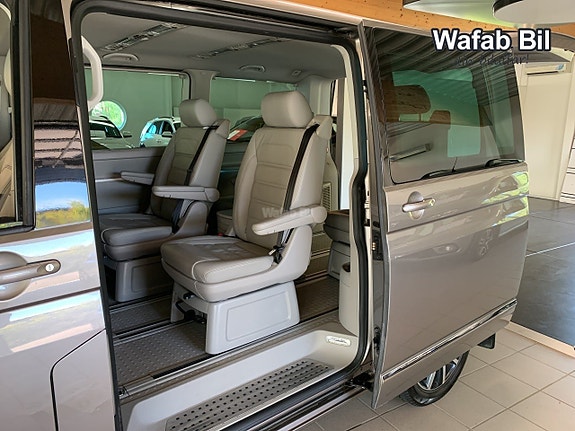 Volkswagen Multivan 16 of 25