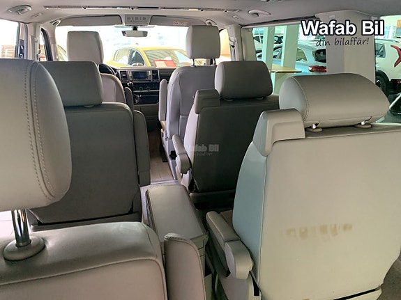 Volkswagen Multivan 18 of 25
