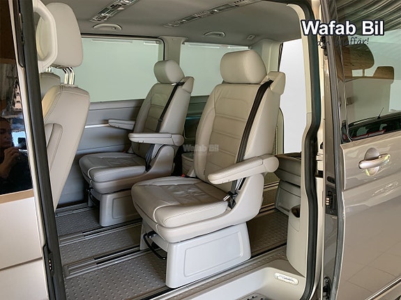 Volkswagen Multivan 9 of 25