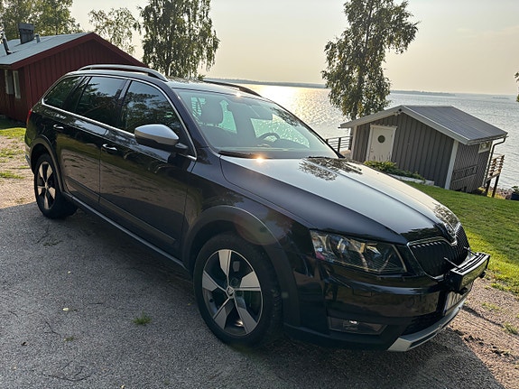 Skoda Octavia Scout 2 of 7