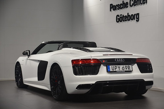 Audi R8 6 of 19