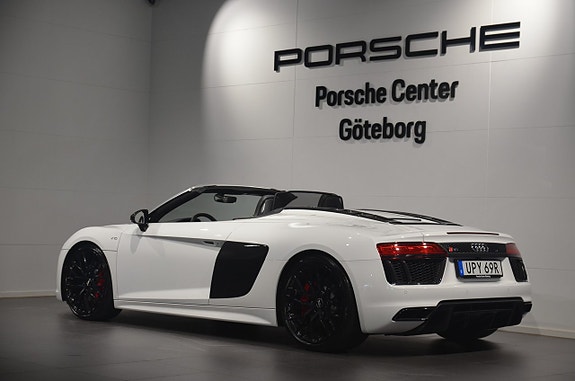 Audi R8 5 of 19
