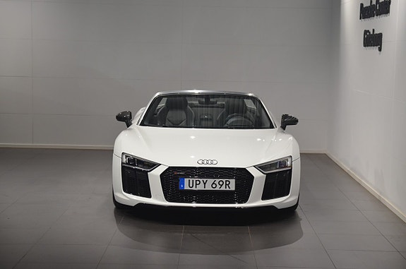 Audi R8 3 of 19