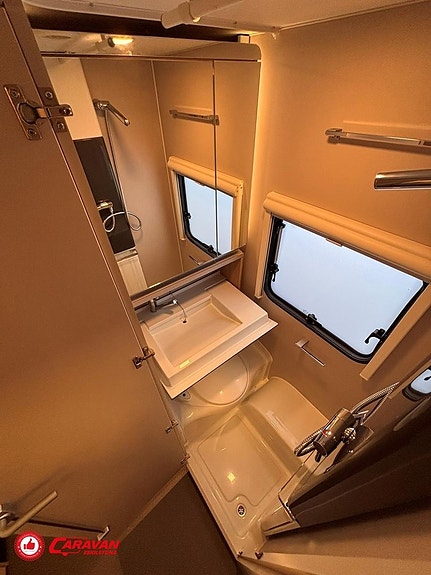 Adria Adora 593 UK / AC (NY) 10 of 25