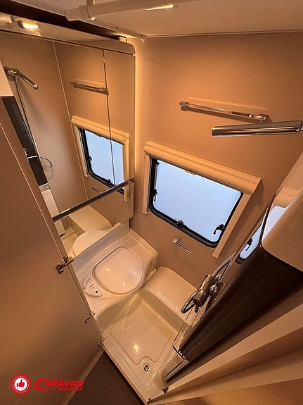 Adria Adora 593 UK / AC (NY) 9 of 25