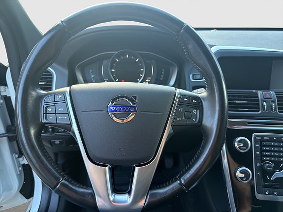 Volvo XC60 13 of 21