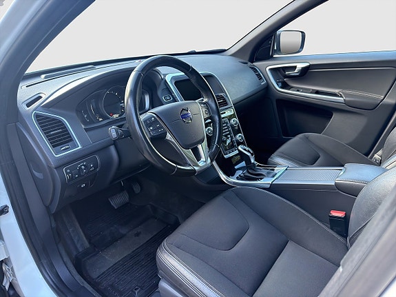 Volvo XC60 11 of 21